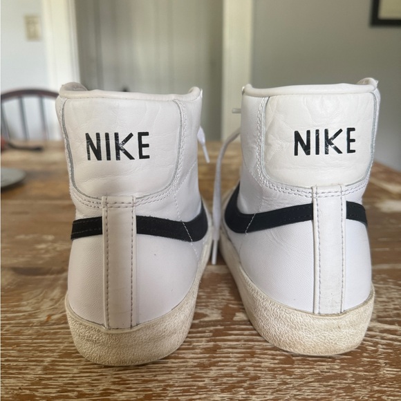 Nike woman’s blazer mid 77 black/white 8.5! Super well maintained! - Picture 3 of 5